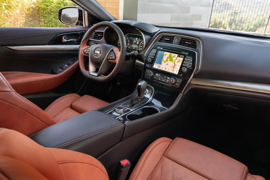 Интерьер Nissan Maxima Platinum 2018 года  (фото 3 из 40)